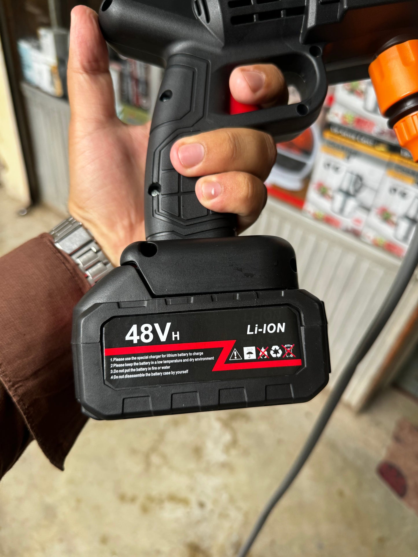 Lott imported Rechargeable Car washer Solar washer . Garding 48 v 2 lethium Battry .